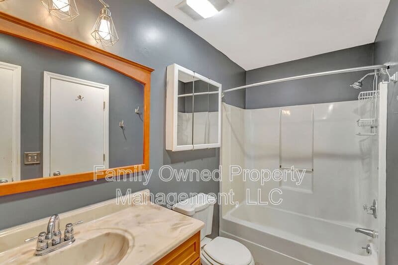 Summerville House: 106 Quest Street
