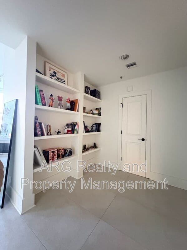 Atlanta House: 57 Forsyth St