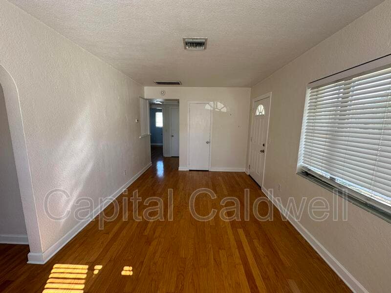 Clearwater House: 18 N Meteor Ave