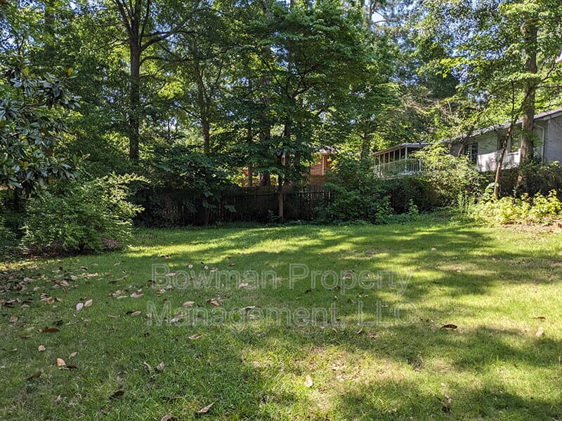 Athens House: 115 Davis Estates Rd