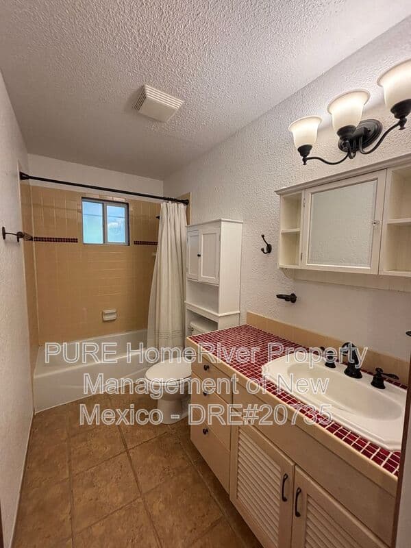 Flora Vista House: 7501 Old Aztec Hwy