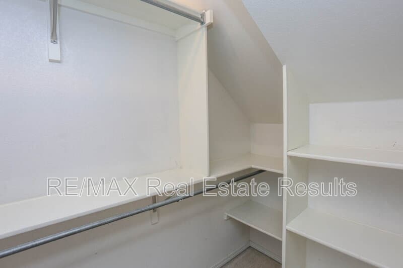 Rogers House: 5300 S 44th Pl
