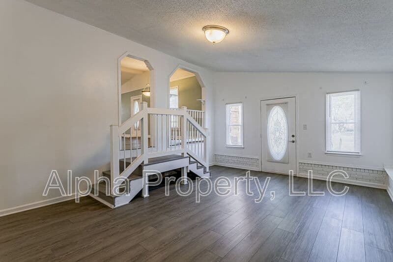 Greer House: 206 E Arlington Ave