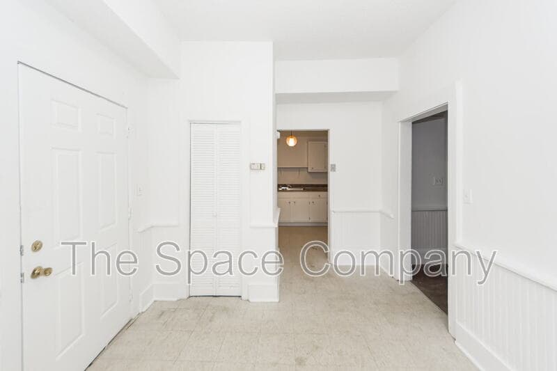CHARLESTON Townhome: 215 FISHBURNE STREET