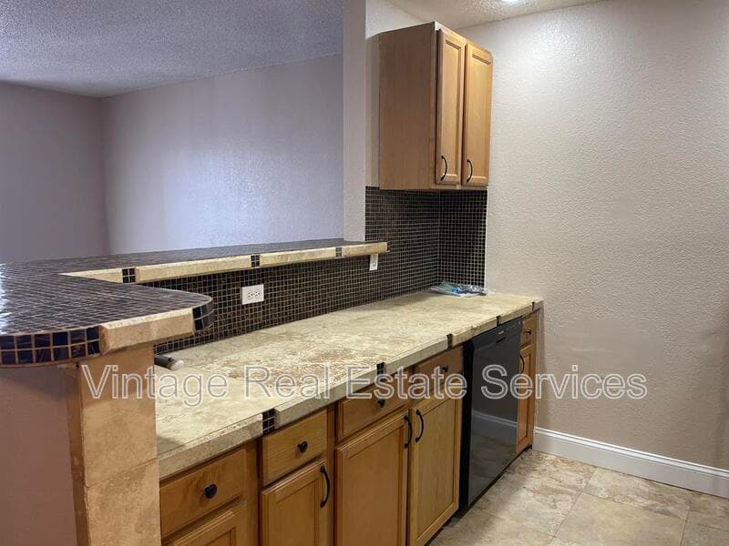 Tampa Condo: 9105 W Hillsborough Ave
