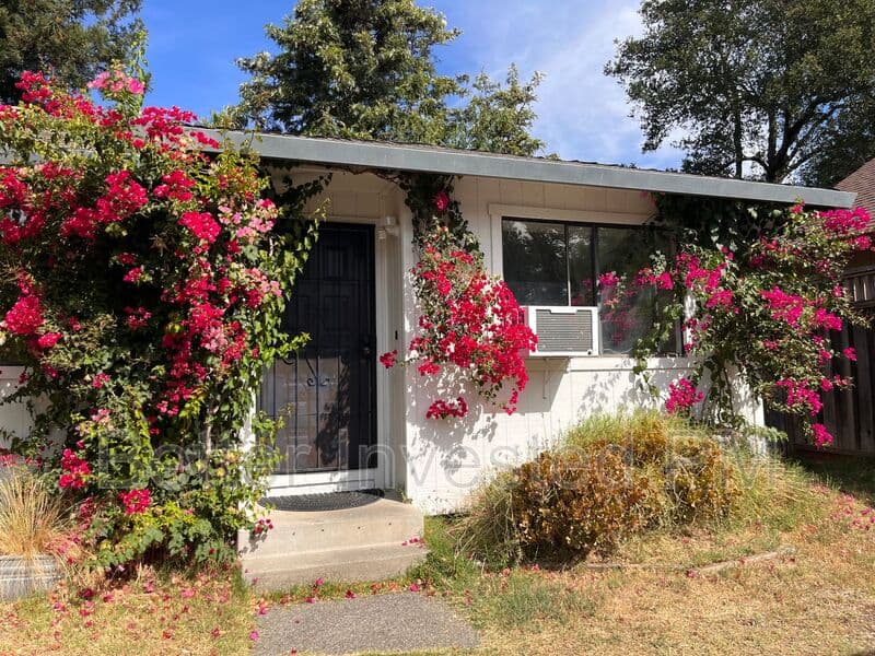 Healdsburg Condo: 427 North St