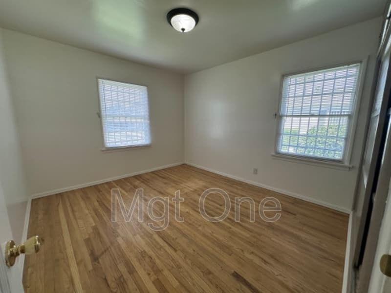 Riverside House: 4406 Kansas Ave.