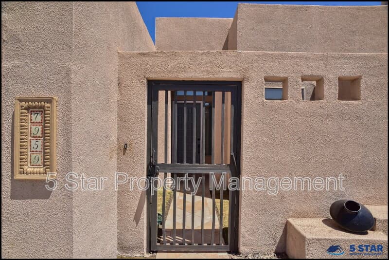 El Paso House: 7959 Morning Dawn Avenue !!