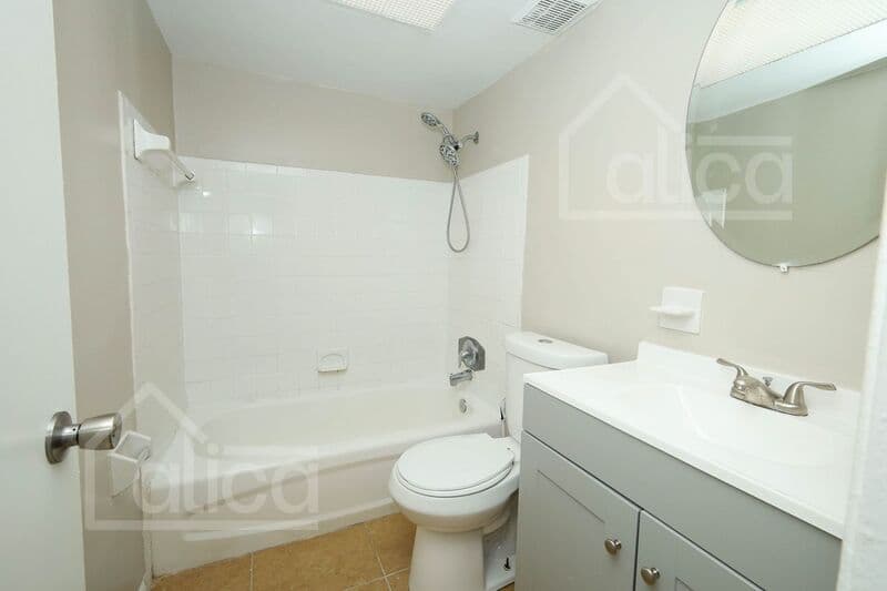 Orlando House: 1700 Ravenall Ave
