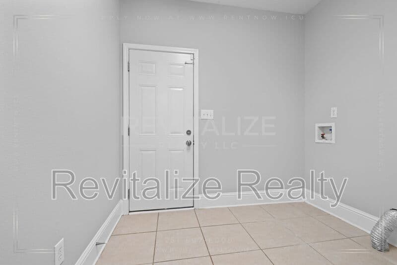 Daphne House: 11070 Courtland Court