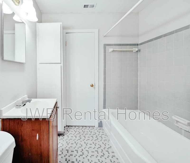 Jacksonville House: 2932 Searchwood Dr