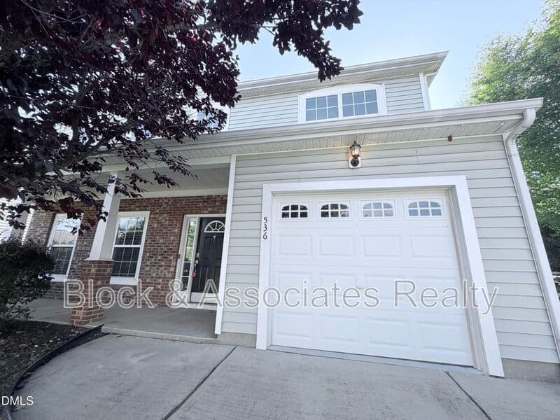 Holly Springs House: 536 Gooseberry Dr