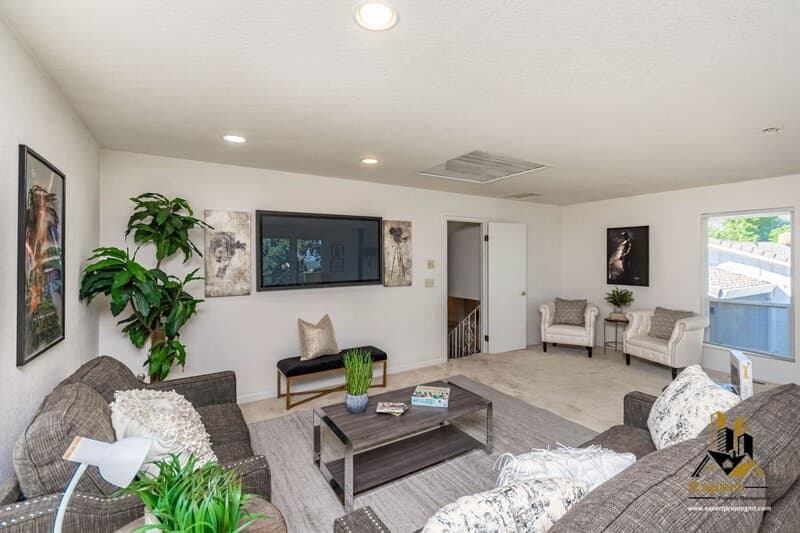 Newcastle House: 1811 Oak Terrace