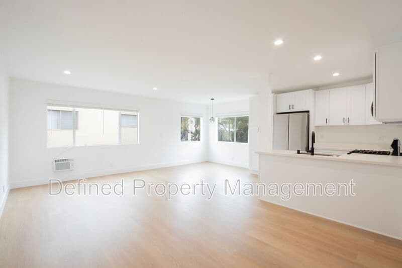 West Hollywood House: 937 Orange Grove Ave