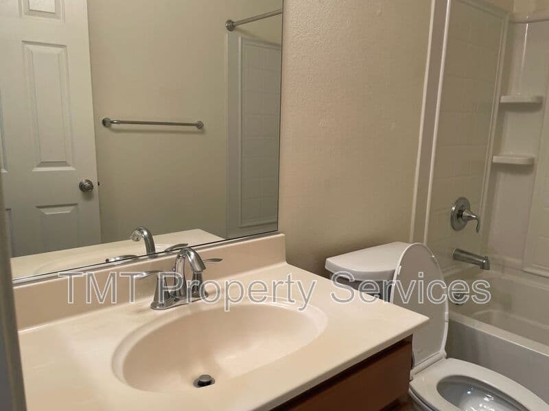 Elk Grove House: 10408 Siltstone Way