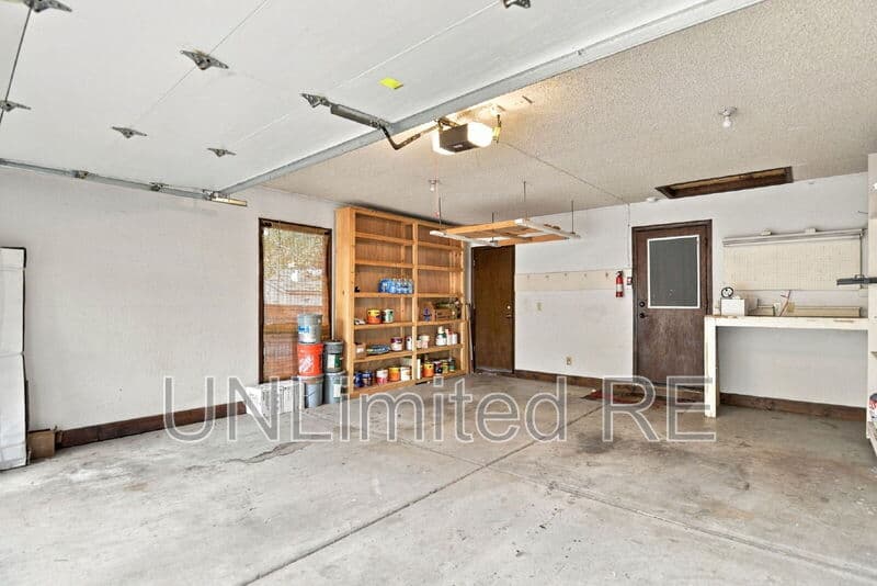 Flagstaff House: 3224 Mehrhoff Pl