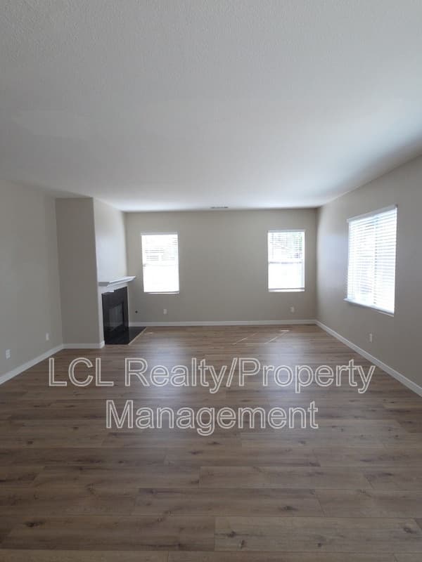 Eastvale House: 6563 Peridot Ct