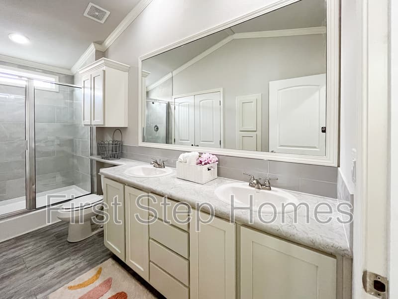 Oak Point House: 154 Cabrera Street