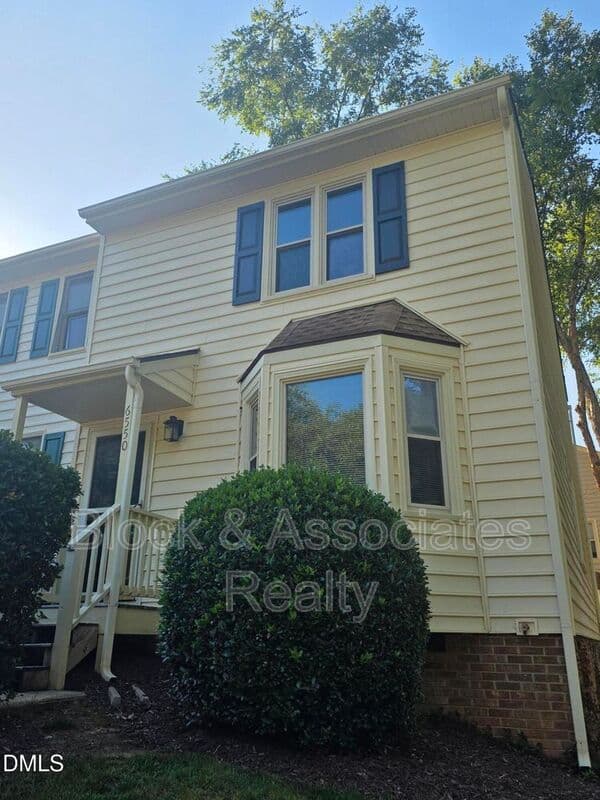 Raleigh House: 6550 Thetford Ct