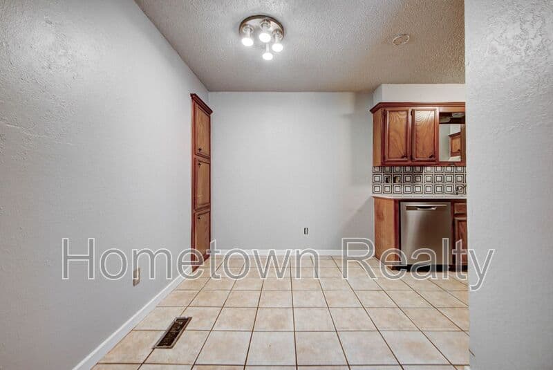 Norman Condo: 1713 Hillcrest Drive