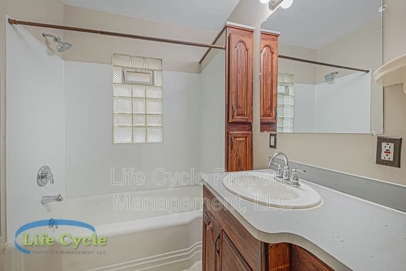 Grand Rapids House: 148 Diamond NE
