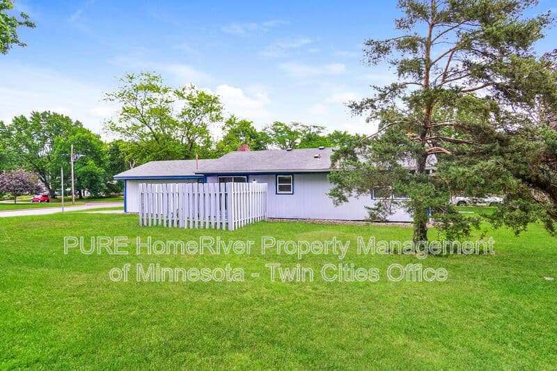 Brooklyn Park House: 7441 Major Ave N