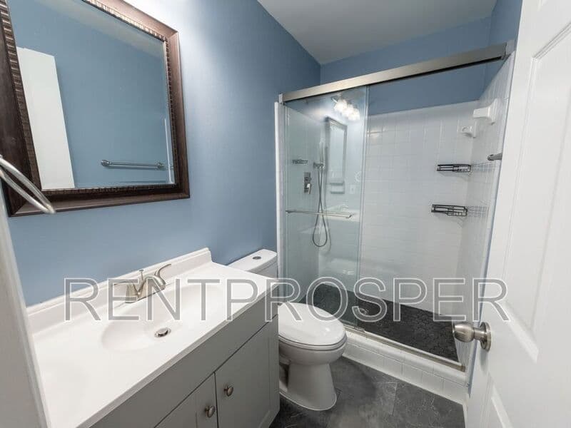 Deland House: 410 Albany Ave