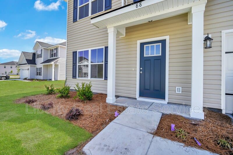 Hinesville House: 88 Fridley Ln