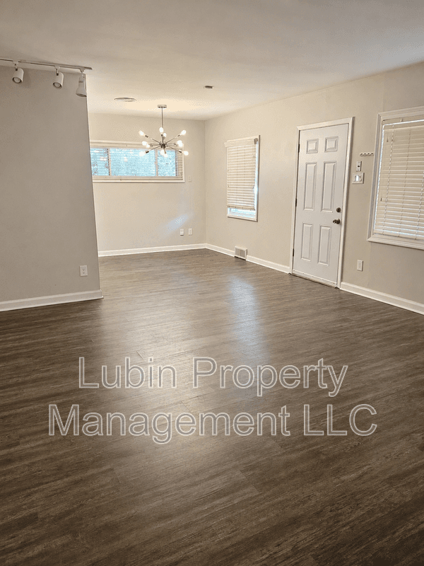 Memphis House: 5418 Brantford Ave