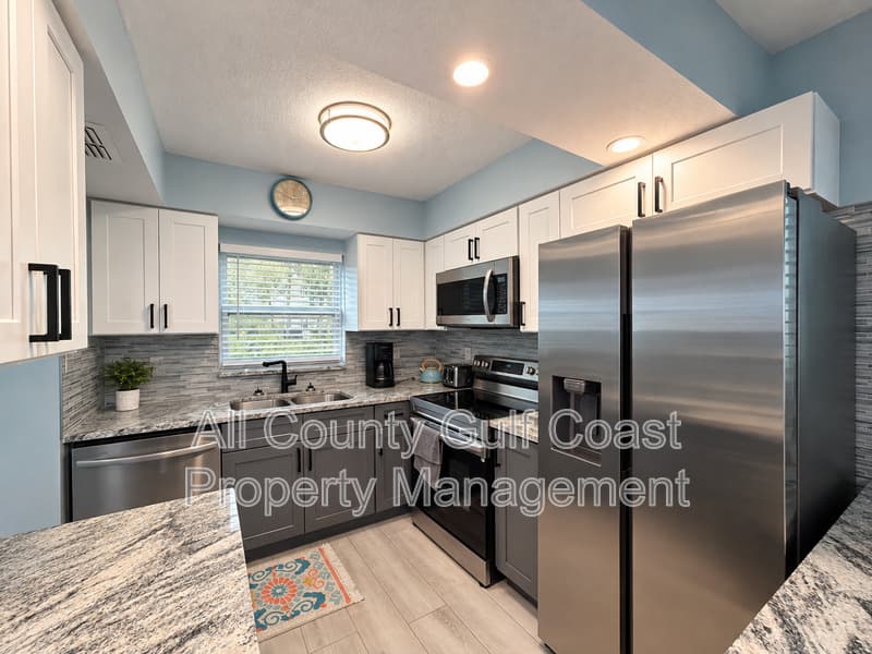 Bradenton House: 4511 3rd Street Cir W