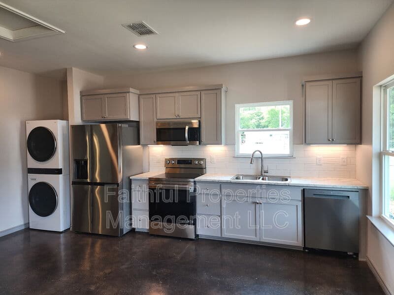 Troup Condo: 407 North Logan Lane - A