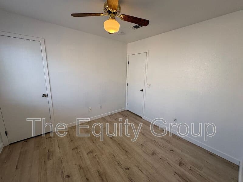 Visalia House: 2324 West Delta Ave