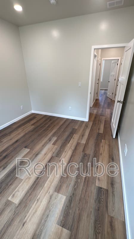 Dubuque House: 3860 Peru Rd