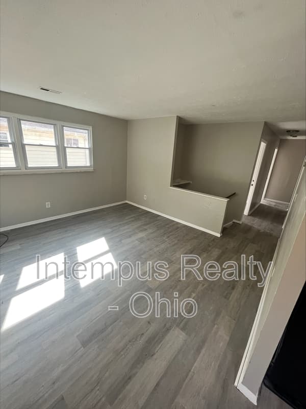 Cincinnati House: 6939 Gracely Dr