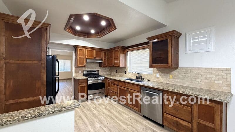 Victorville House: 13675 Ruby Circle