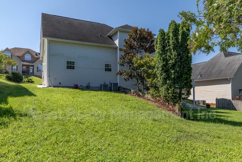 Knoxville House: 1217 Dreamview Lane