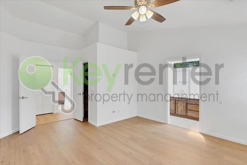 Sacramento House: 8428 Cassatt Way