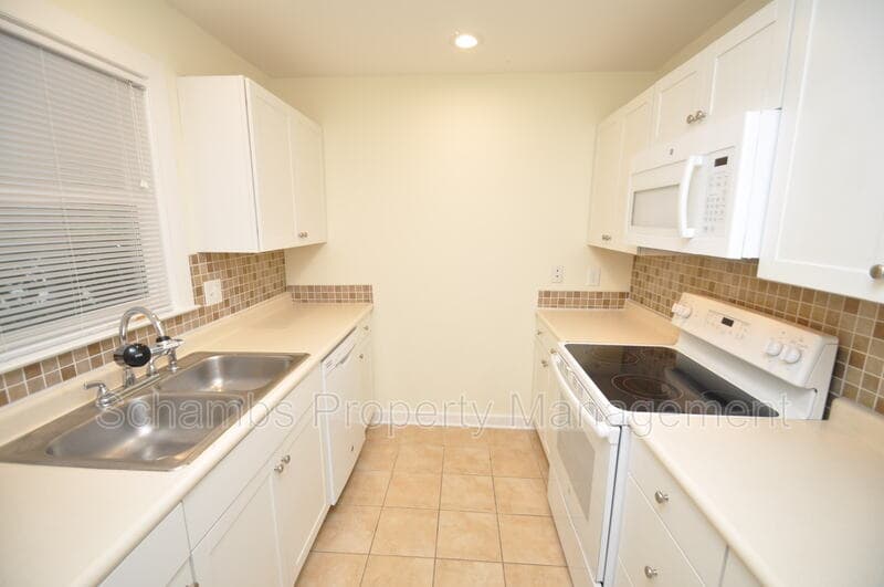Cary House: 100 Carmichael Ct