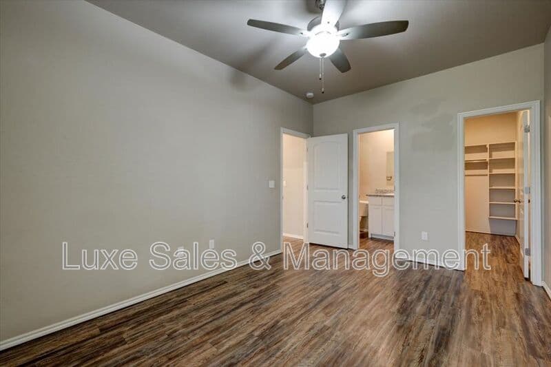Yukon House: 10910 NW 119th
