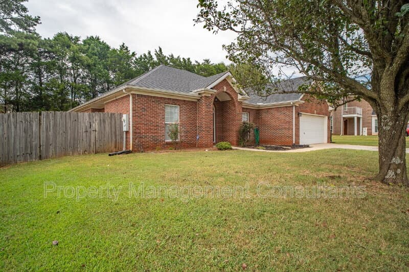 Madison House: 216 Horseshoe Bend North