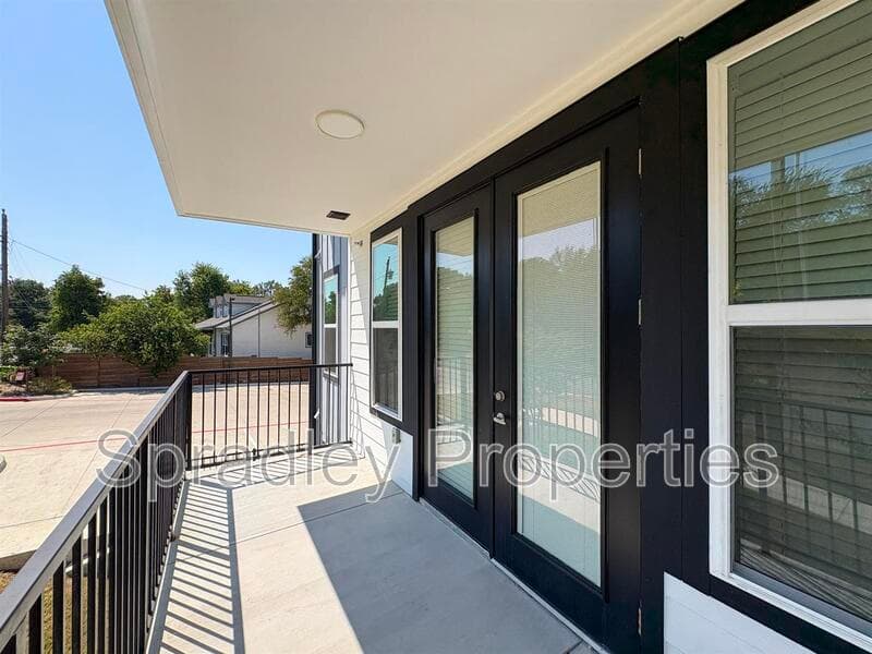 Belton Condo: 710 Shine St, Apt 1202