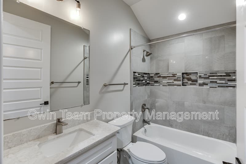 Lawrenceville House: 75 Cherry St