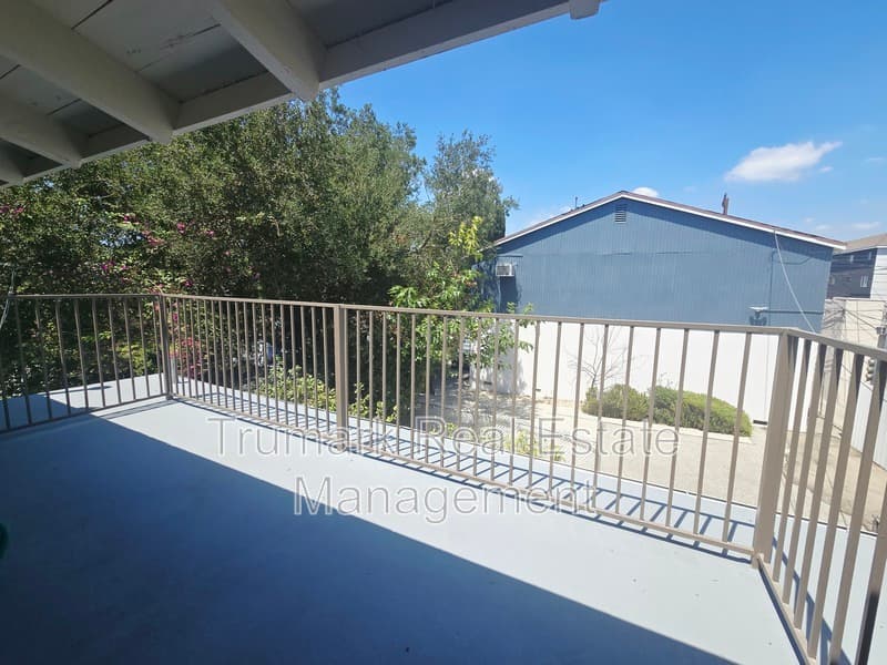 Glendale House: 433 W Garfield Ave