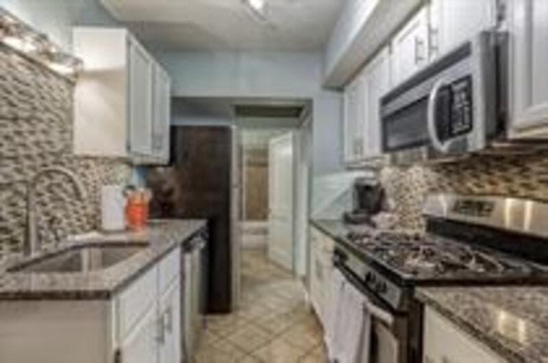 Kansas City Condo: 3400 Gillham Rd - 1N