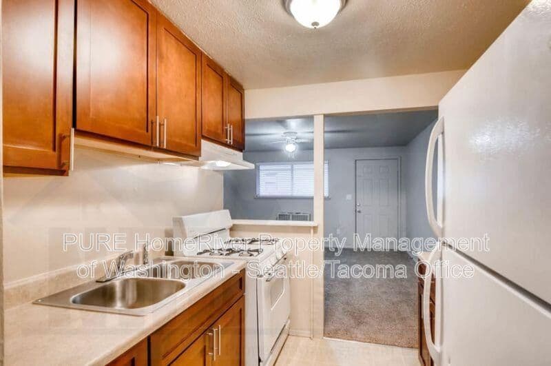 Lakewood House: 14510 Washington Ave SW