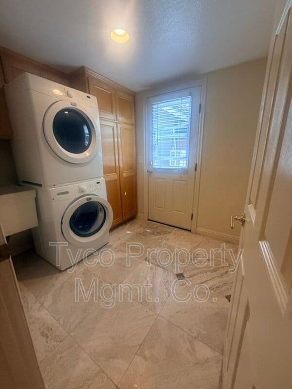 Bonita House: 526 Trailridge Drive