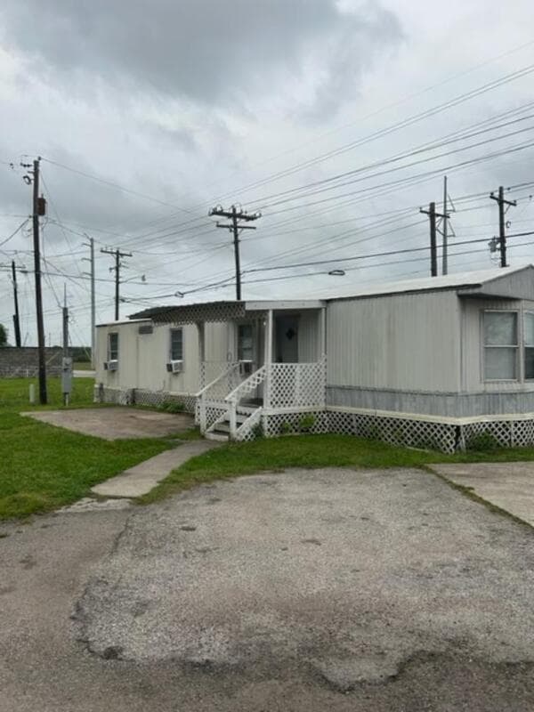 Alvin House: 775 steele rd