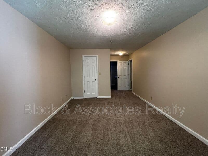 Fayetteville House: 259-7 Waterdown Drive