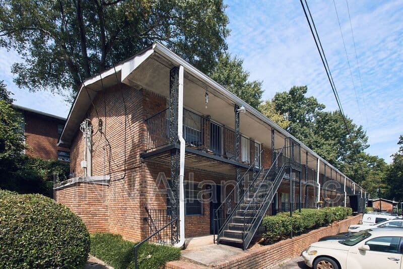 Atlanta House: 2151 Lenox Rd, NE