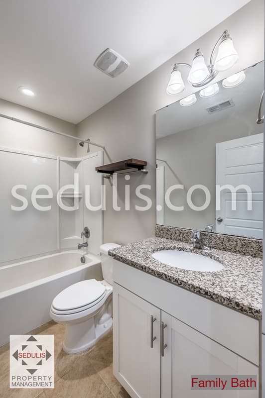 North Charleston House: 3923 Four Poles Park Drive
